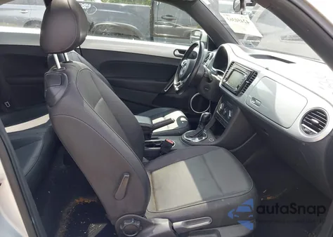 2013 Volkswagen Beetle 2.5L z USA, uszkodzony, nr VIN 3VWJX7AT5DM654445